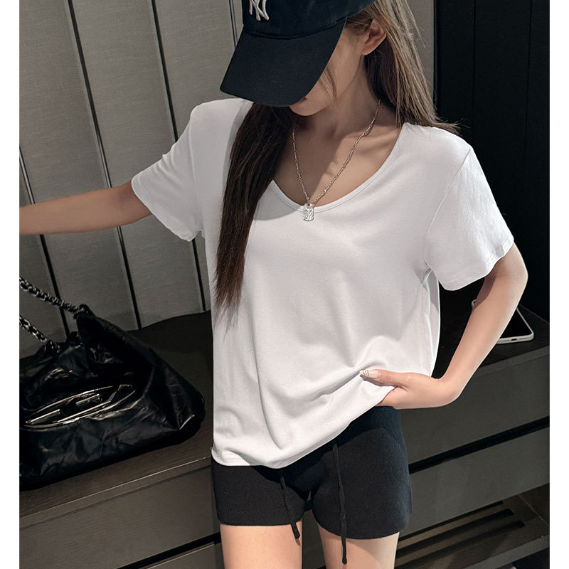 2025 New versatile short-sleeved T-shirt for women's summer loose Korean-style straight shoulder V-neck hot girl white top base layer thin