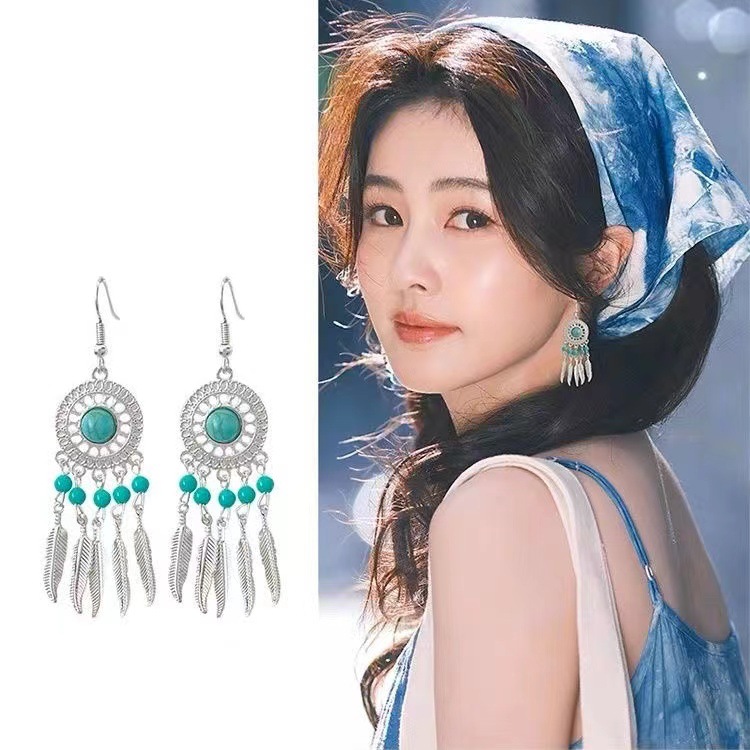 Hot-selling exotic style earrings, retro, artistic, classical and elegant ear hooks, versatile, hollowed-out fashionable tassel pendant earrings Specification image
