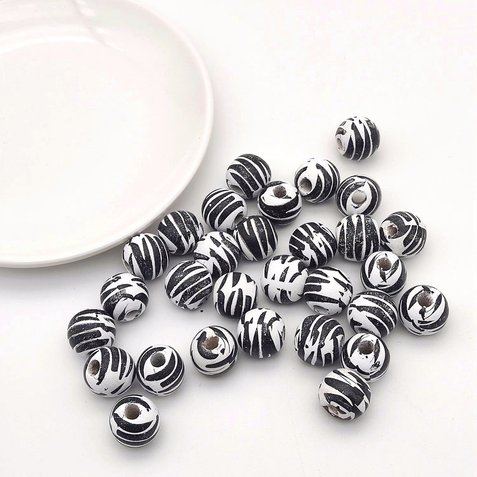 Chenglin Wood beads 16MM black and white striped children's wood beads pendant DIY accessories Loose beads round beads factory wholesale details Picture