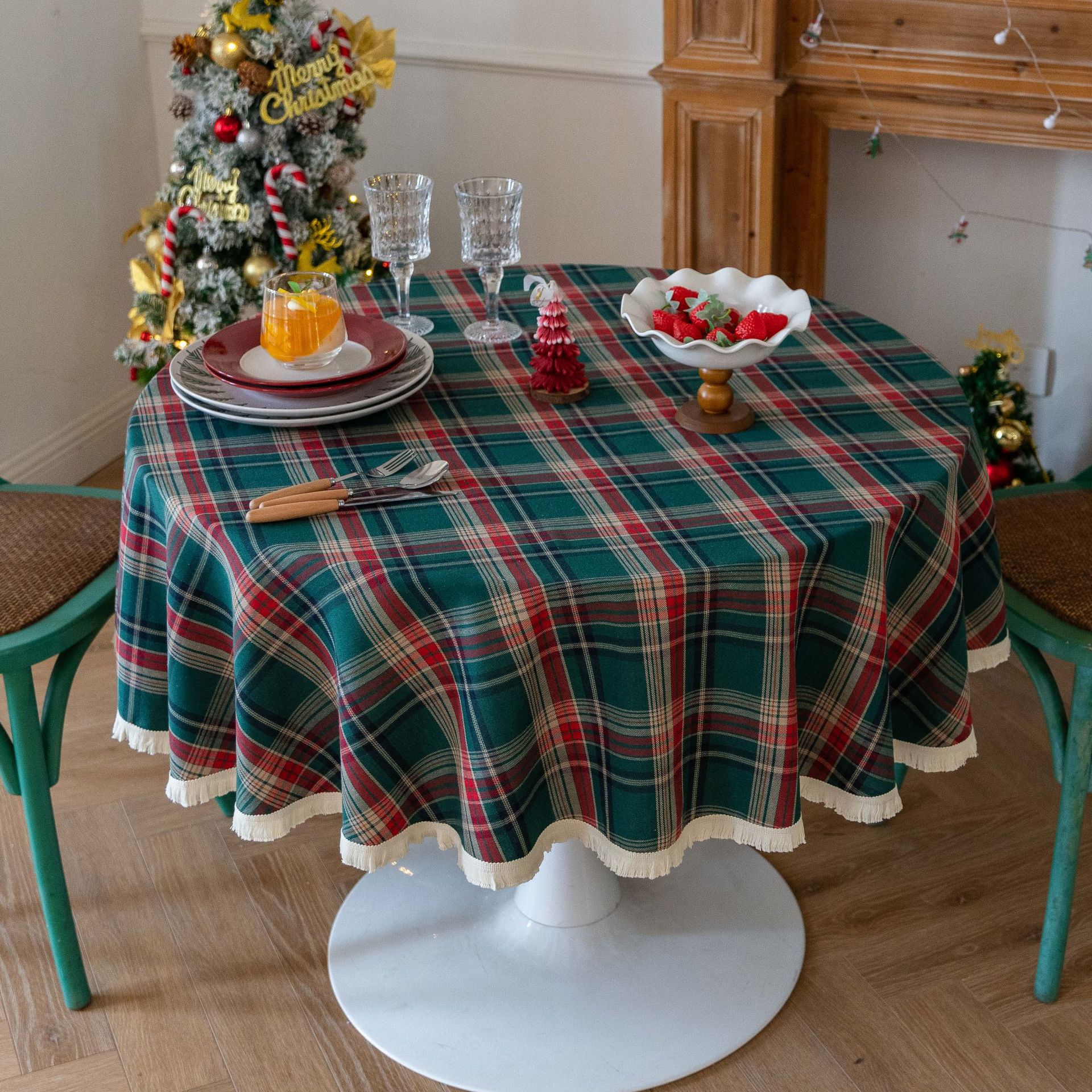 Cross-Border Christmas Holiday Decoration Table Fabric, Retro Striped Checkered Cotton And Linen Restaurant Party Cover, Amazon Application Scenario