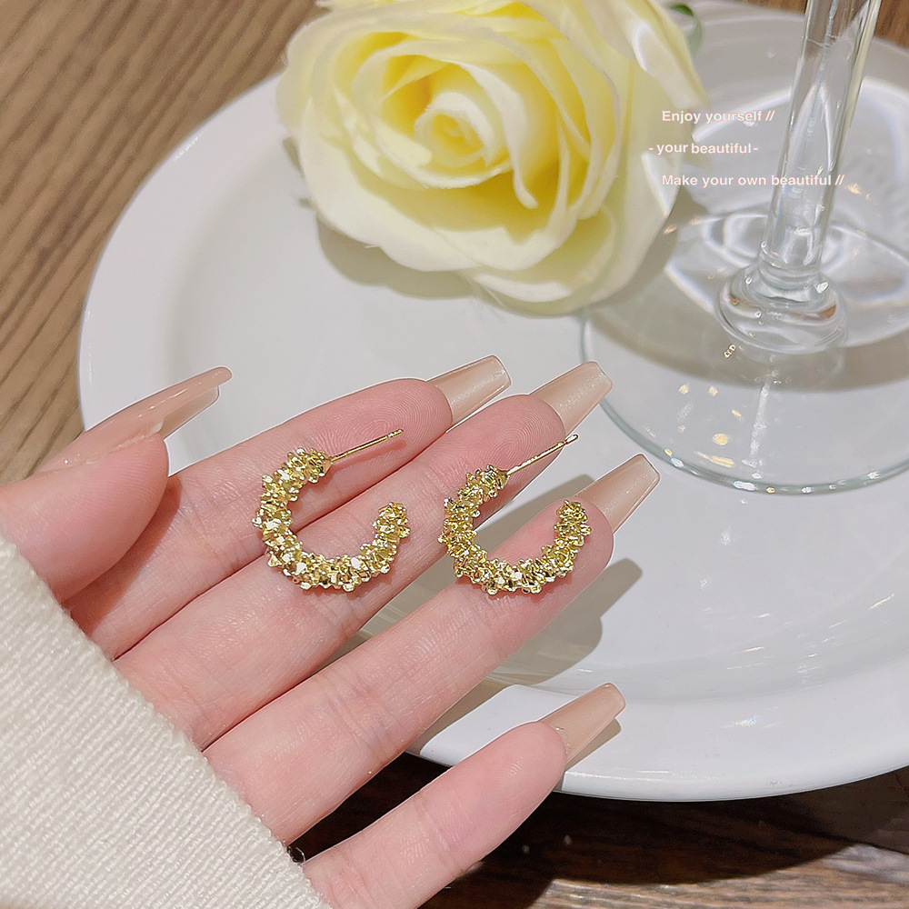 Sweet And Simple C Ring Small Stud Earrings For Women Light Luxury High-Grade Earring 925 Silver Needle Niche Earring Personality Earrings Wholesale Application Scenario