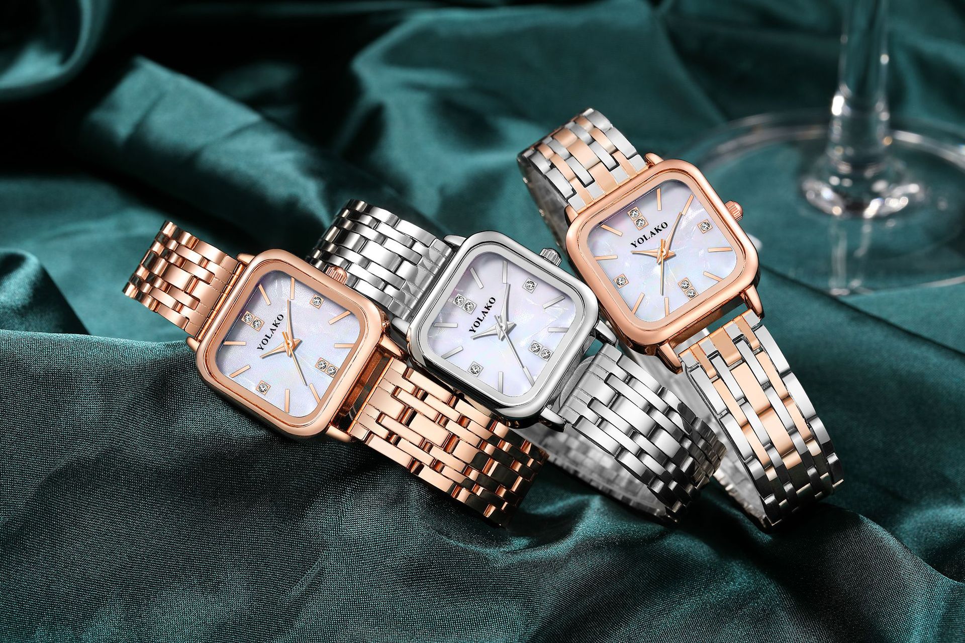 New fashionable and luxurious diamond-encrusted alloy steel band watch for men and women, rectangular starry sky style steel watch
