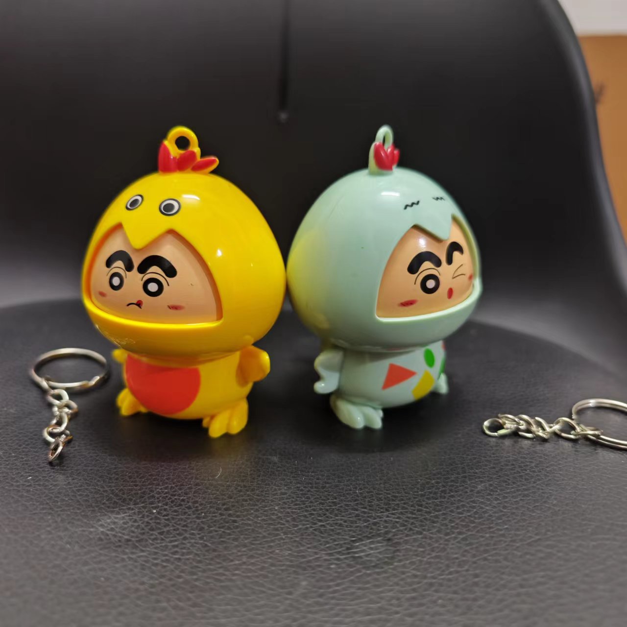 Keychain cartoon pendant, cute gift schoolbag, crayon Shin-chan face-changing doll pendant, decorative item, press toy, face-changing chick, Shin-chan toy Item Picture