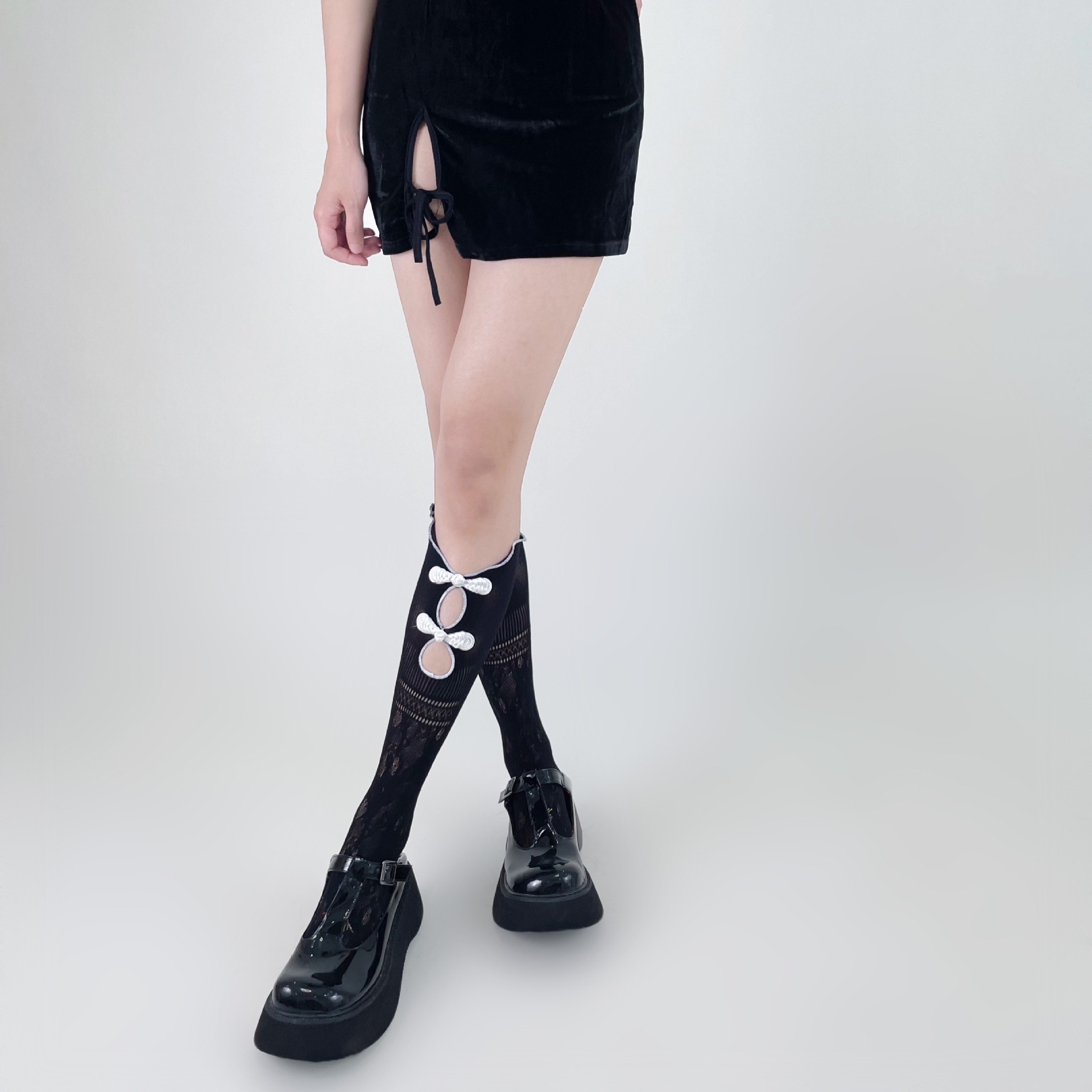 New Chinese style, sweet and cool, dark girl, national trend, pipa, button-up, hollowed-out black fungus edge, fishing net socks, calf socks Specification image