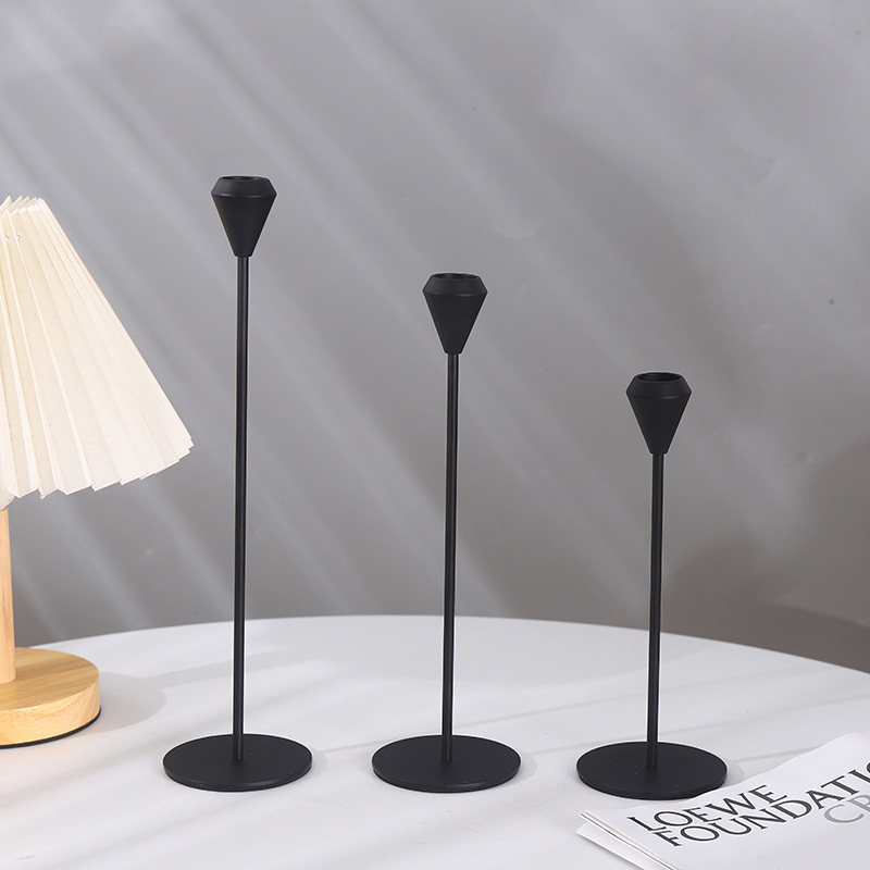 Simple European-style candlesticks in stock, home decoration, candlestick ornaments, black gold metal wedding props, decorative candlesticks