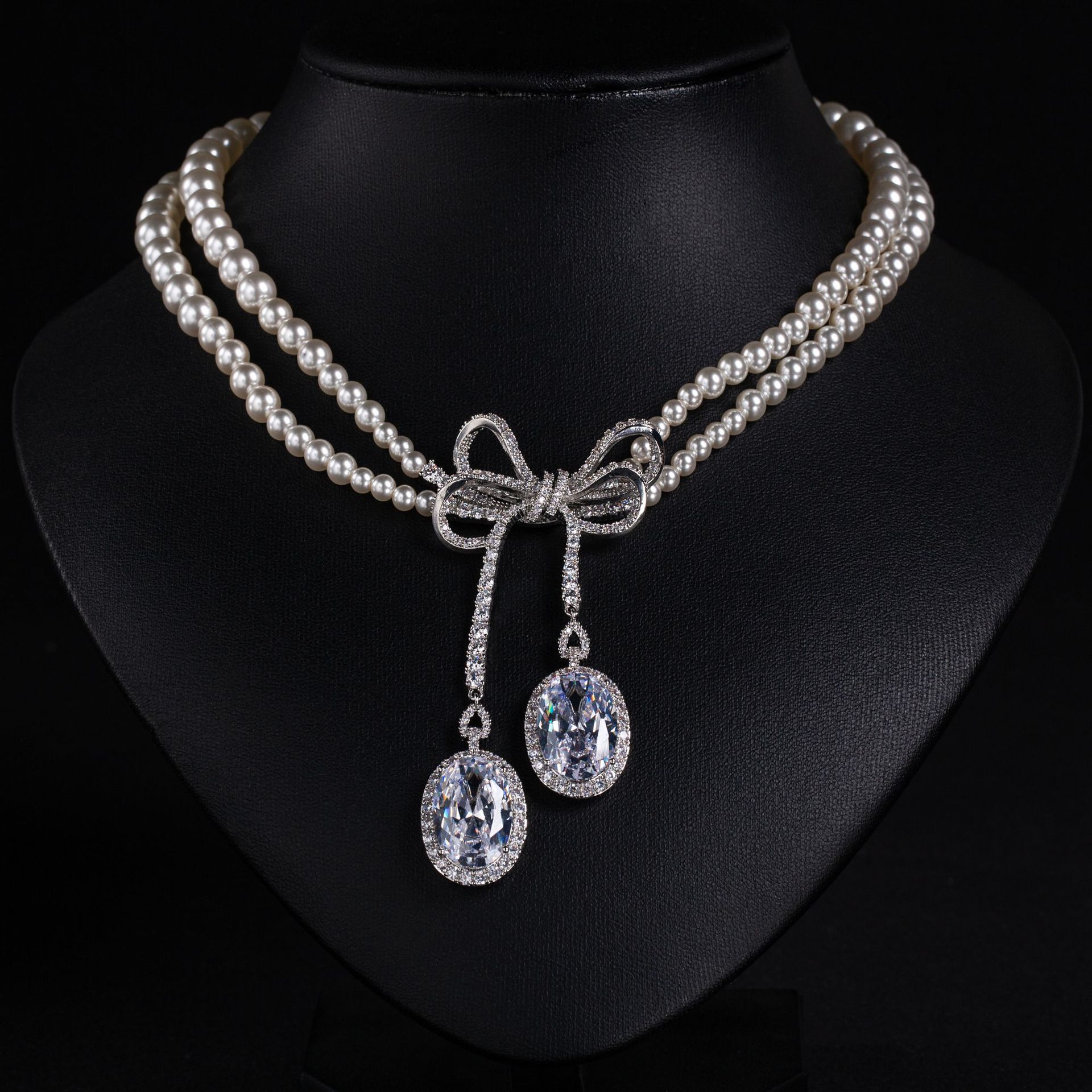 vintage vintage bow pearl necklace with a unique and elegant court style, multi-layer chain collarbone chain necklace Application Scenario