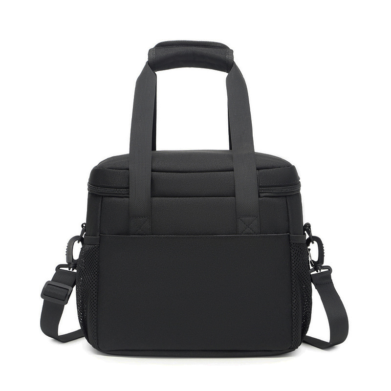 The heat and cold preservation, large-capacity bento handbag, waterproof and stain-resistant lunch box and bento bag are convenient to carry Application Scenario