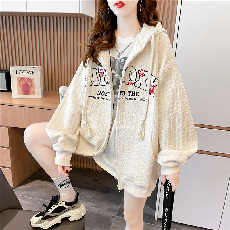 A 12-15-year-old junior high school student's Waffle cartoon embroidery 13 slightly plump girl hooded zipper contrasting color sweatshirt jacket Specification image