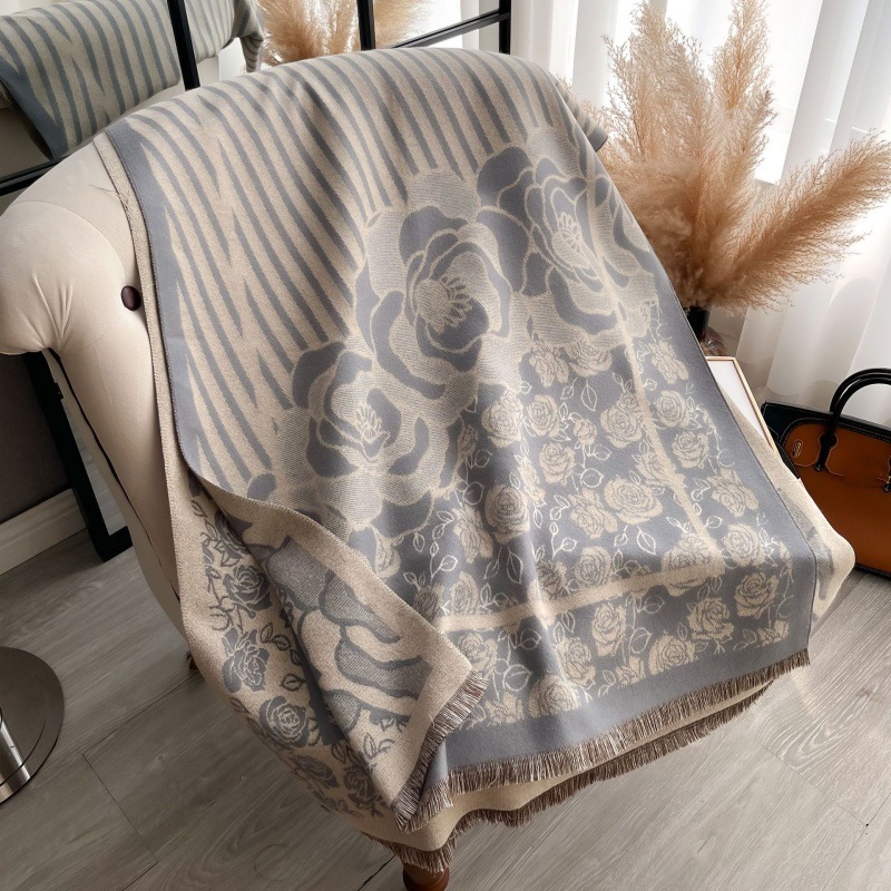 2024秋冬新款仿羊绒围巾女山茶花百搭围脖长款加厚保暖披肩直播详情12