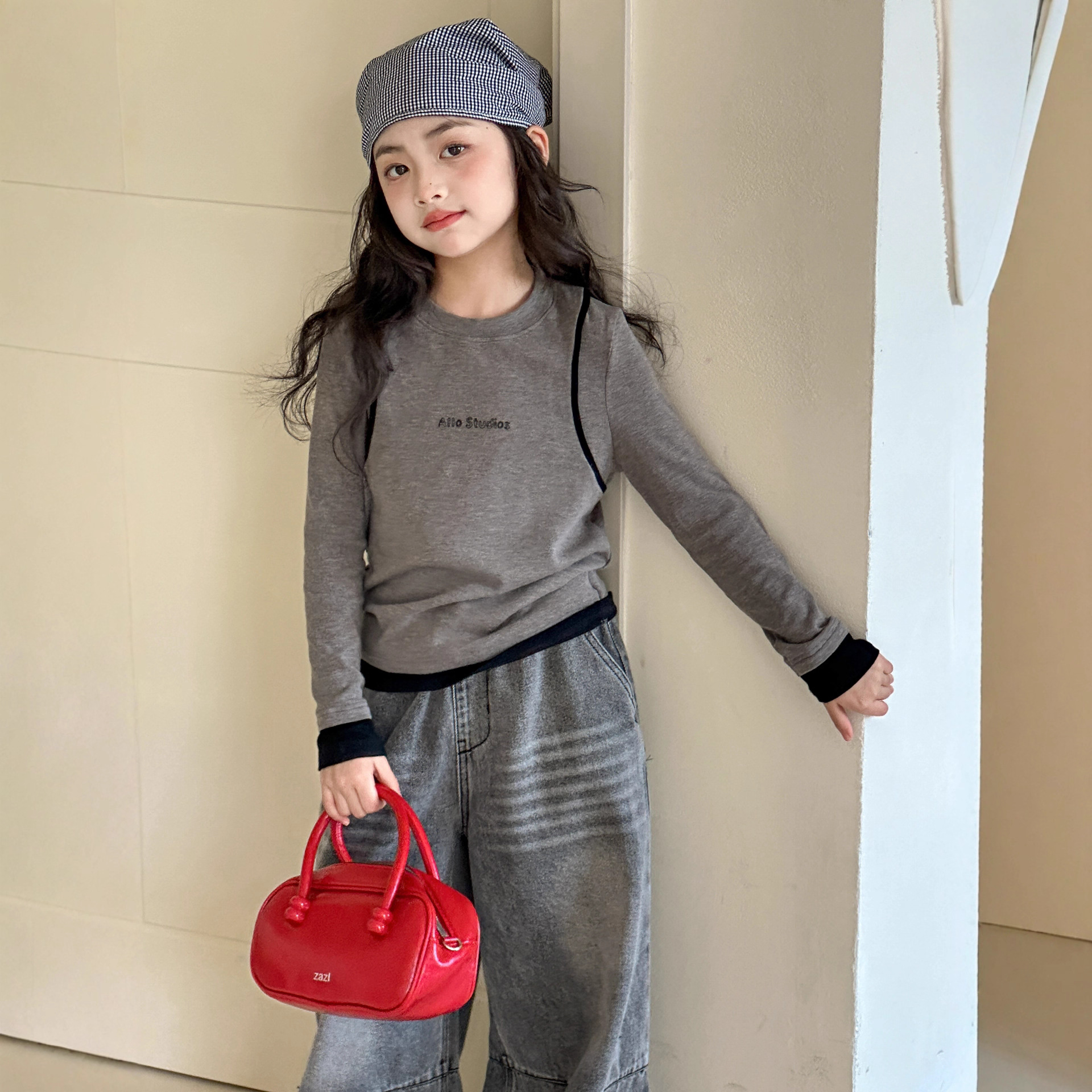 Little Red Fish Girls' Long-sleeved T-shirt 2025 Autumn New Style Autumn top Spring and Autumn children's parent-child base layer fashion Application Scenario