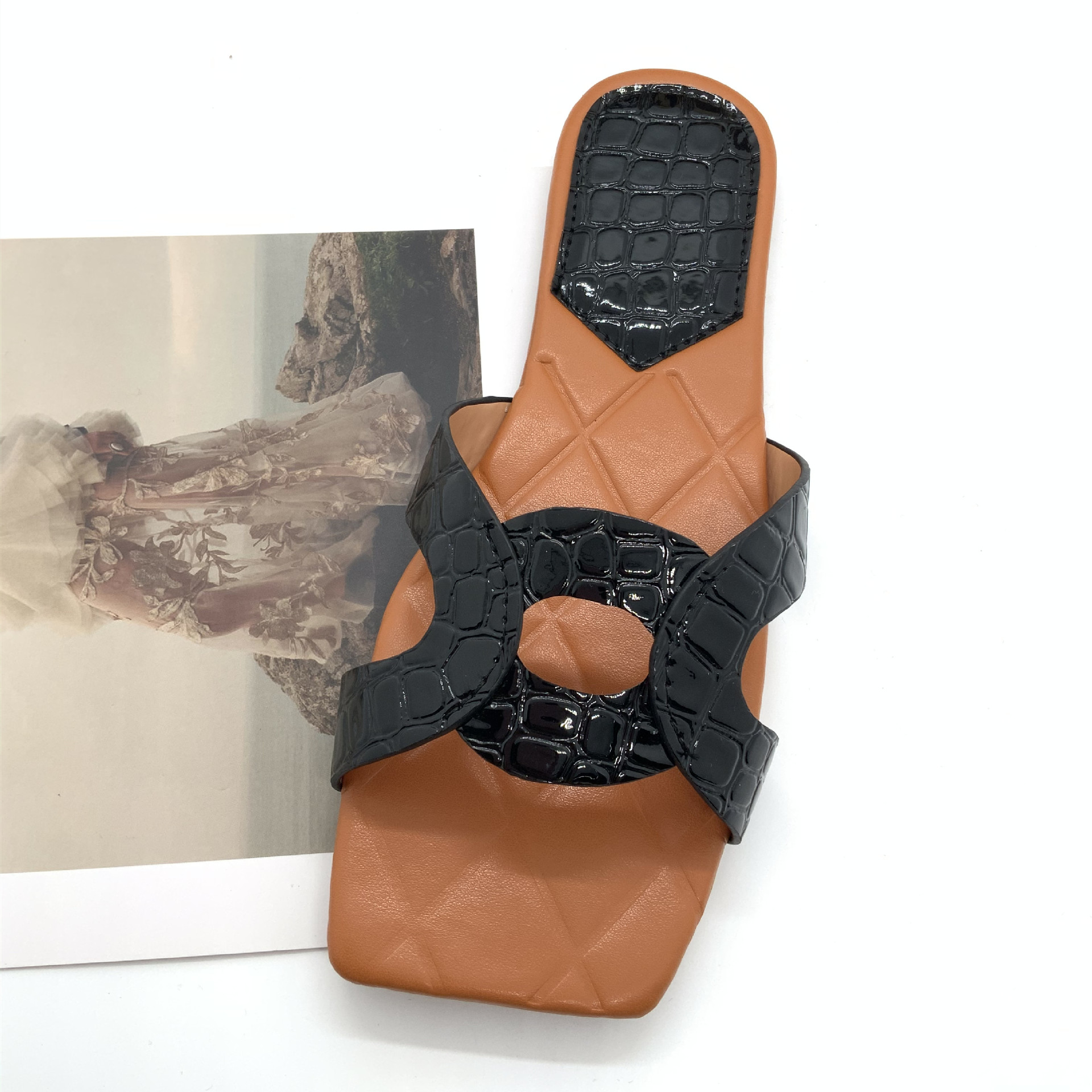 Summer New Women's Sandals Guangzhou Women's Shoes Craft Shoes Stone Pattern European And American Fashion Mature Flat Slippers Women Specification drawing