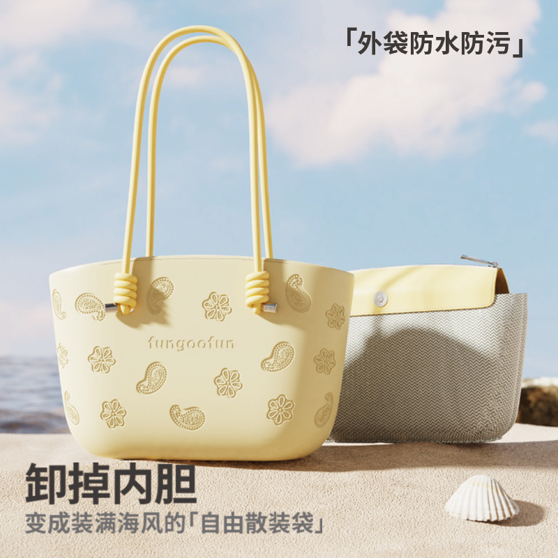 This handbag features a niche and high-end feel, a large-capacity waterproof vegetable basket, a women's bag, a commuter tote bag, and a light luxury niche single-shoulder bag Application Scenario
