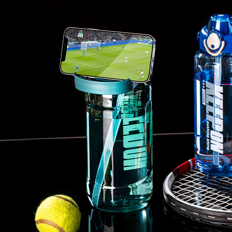 Changnuo's popular ton-ton bucket cold water bottle is portable and cute. It has a high appearance level and a large capacity. It is a fitness and sports water cup and a summer milk tea cup with a capacity of 1500ML Application Scenario