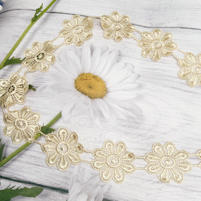 Water-soluble soft polyester-polyester lace flower four-leaf wide computer-embroidered lace cutout women's accessories in stock Application Scenario