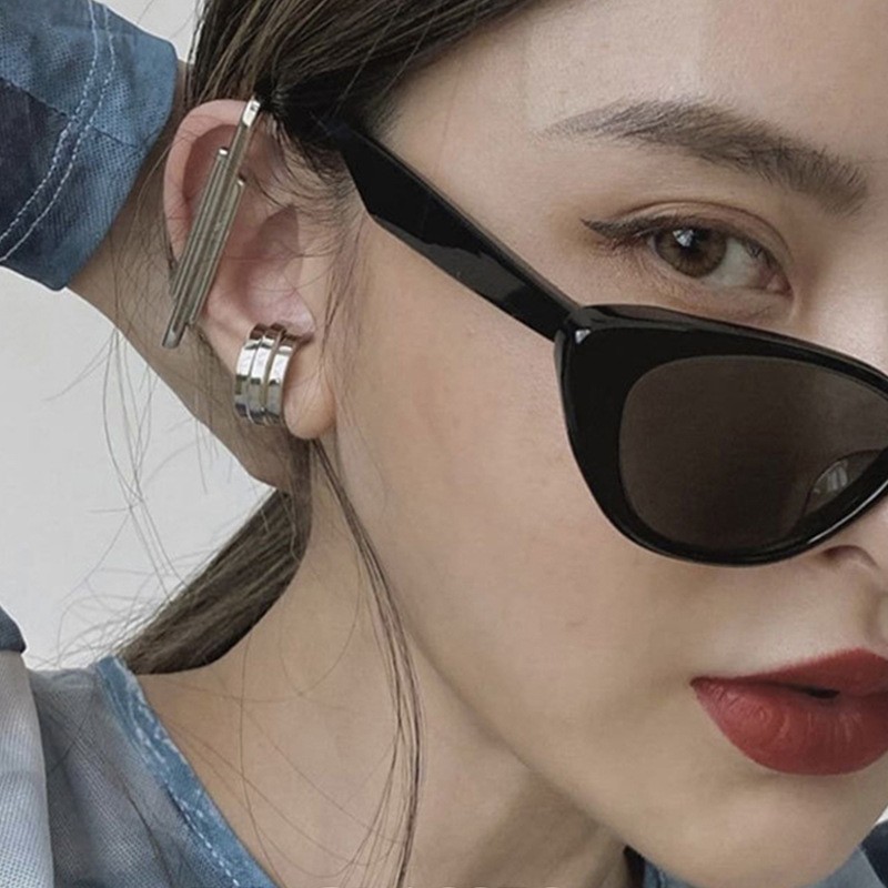 New spicy girl style face-enhancing small sunglasses, retro and high-end cat-eye sunglasses, fashionable street style, ins Little Red Book style Application Scenario