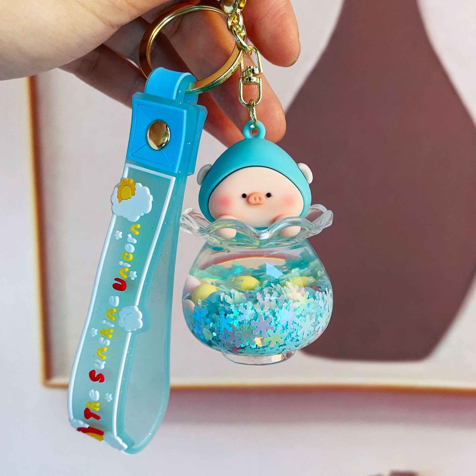 New creative and cute little pig oil flowing sand fish tank drift bottle keychain, cute and exquisite female bag key chain Application Scenario