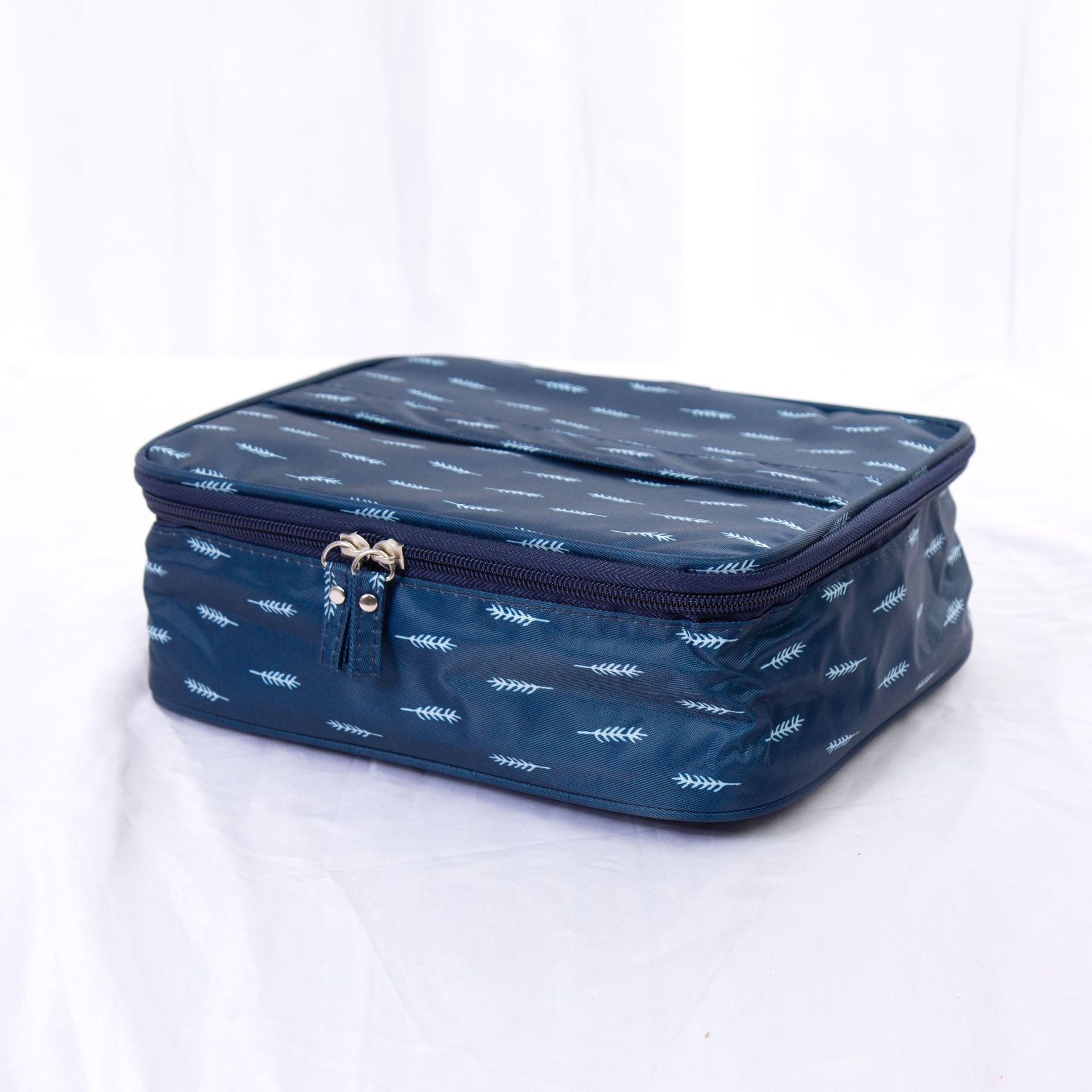 New travel makeup bag, high-end large-capacity, high appearance level, wholesale mixed batch, ins style storage bag, portable and simple details Picture