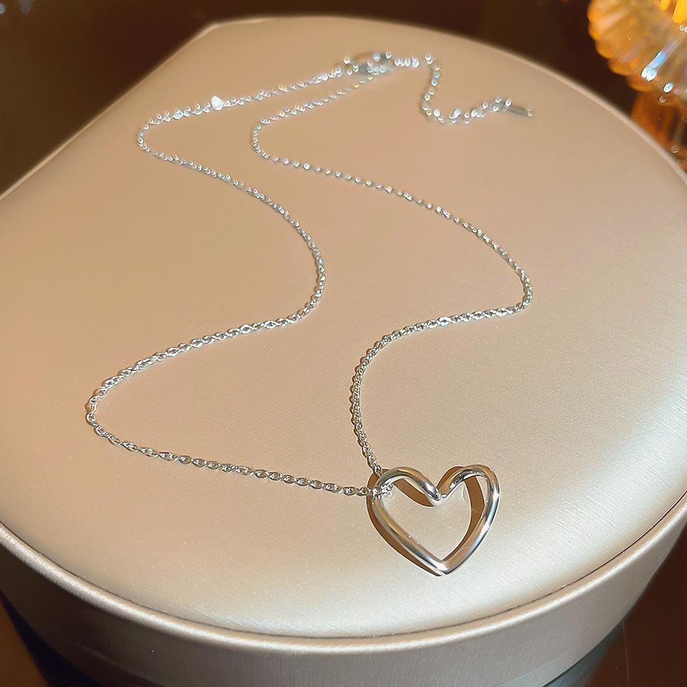 18K Gold Stainless Steel Necklace For Women With A Niche Design Sense Choker French Love Collarbone Chain Does Not Fade Collars Application Scenario