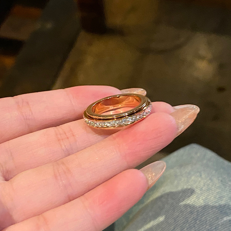 Rotatable ring! "Full Sky Star Ring: A high-end, light luxury couple's ring, simple ring, titanium steel ring, food ring. Application Scenario