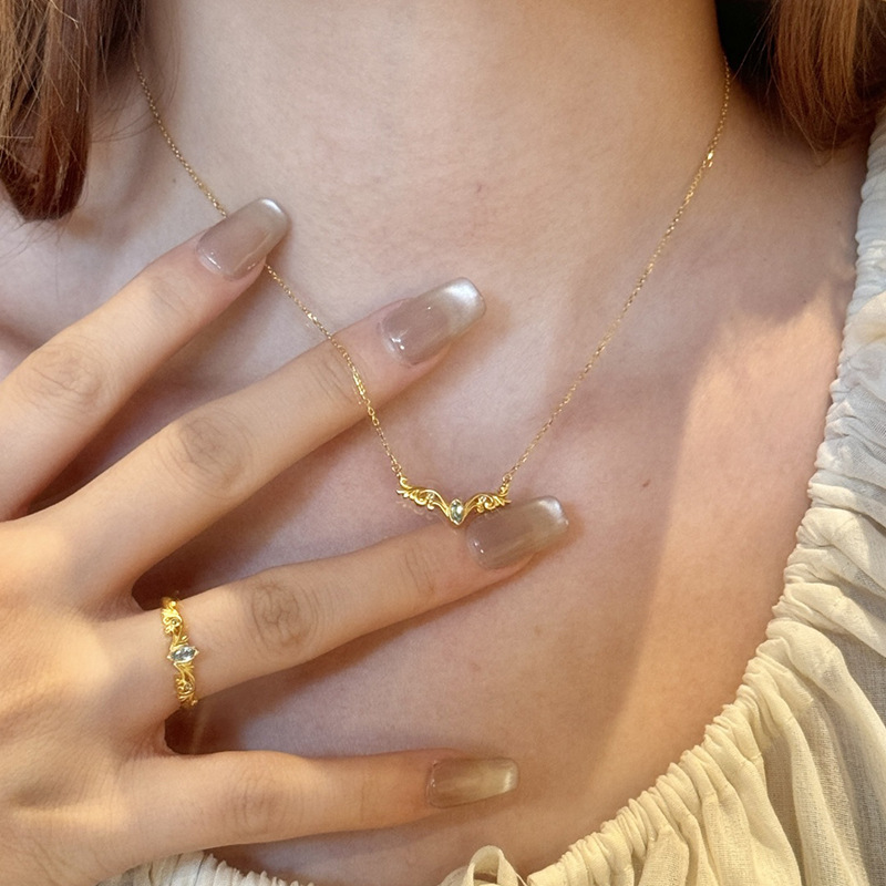 小红书同款2024新款在逃公主天使之翼项链高级精致锁骨链一件代发