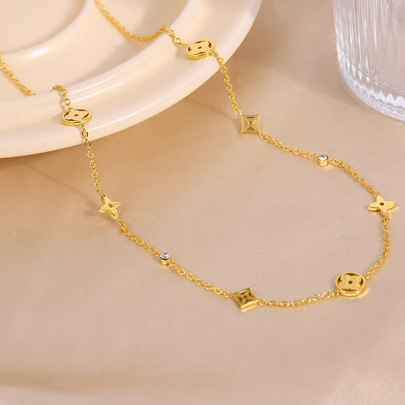 Fashion Simple Titanium Steel Four-Leaf Clover Necklace 18K Gold Non-Fading Swan Collarbone Chain Female Instagram Niche Design Jewelry