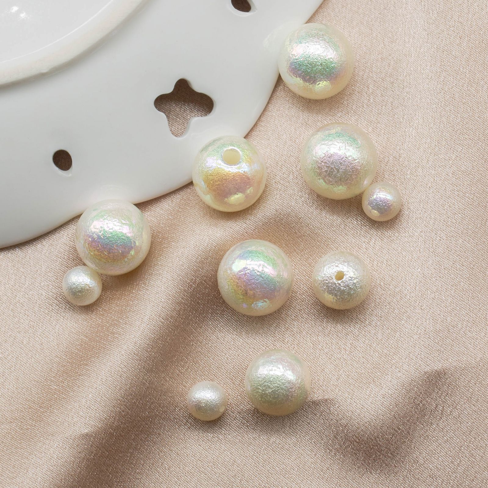 Heidi Uv Plated Wrinkle Multicolored Series Large Single-Hole Round Beads Half-Hole Jewelry Accessories Clothing Accessories Manufacturers Wholesale Application Scenario
