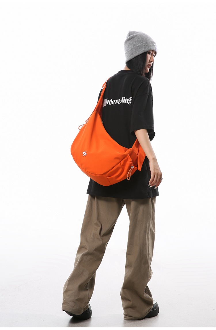 花儿与少年同款大饺子包休闲通勤斜挎包女工装风单肩包大容量背包详情12