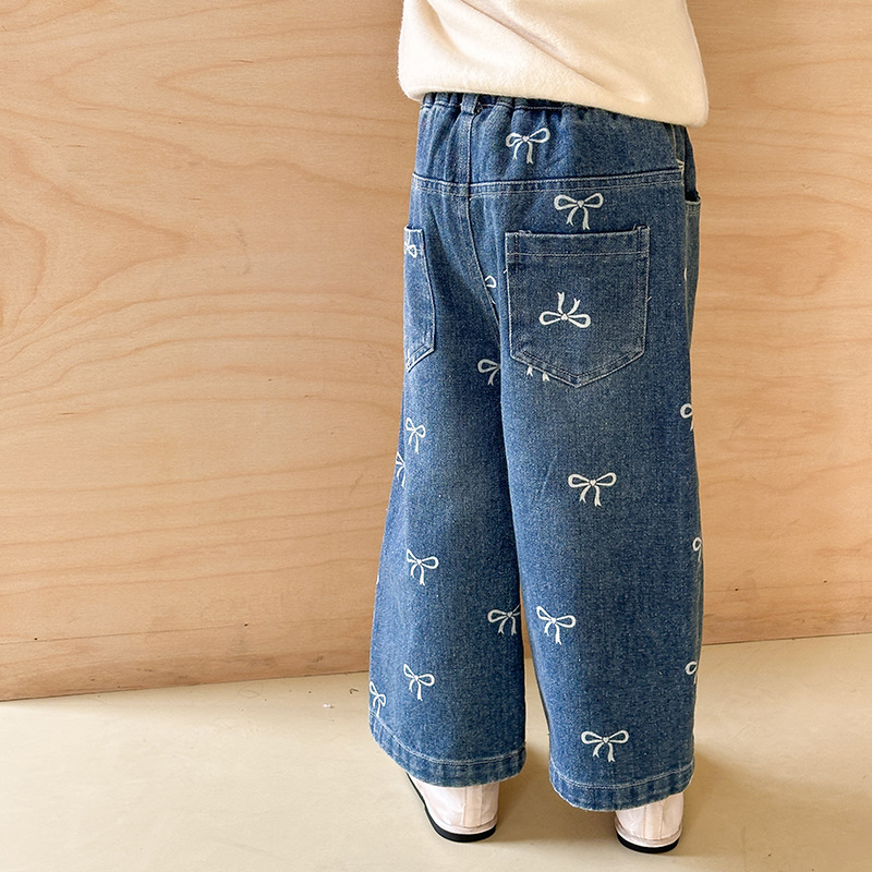 Girls' pants with bow print, wide-leg straight jeans, 2025 autumn new style, high-waisted loose for middle school girls Application Scenario