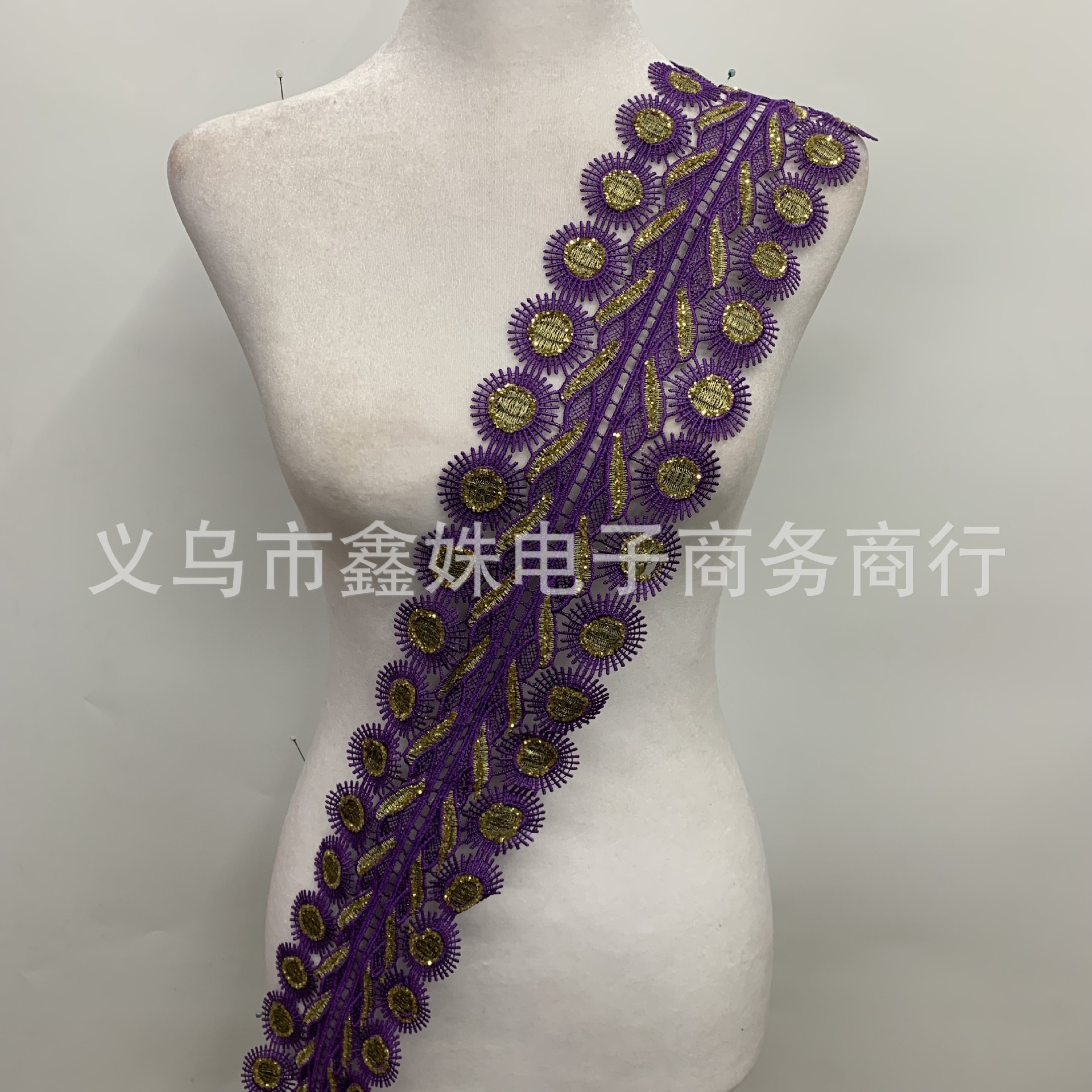 Cross-border e-commerce is selling hot-selling gold powder lace performance costumes, ethnic costumes, exquisite opera embroidery, barcode and hollowed-out clothing accessories details Picture