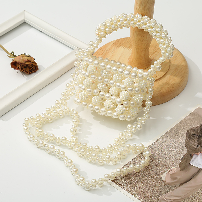 Cross-border Pearl mouth red envelope 2022 New Mini hand-held shoulder strap key Bag, fashionable crossbody handcrafted beaded women's bag details Picture
