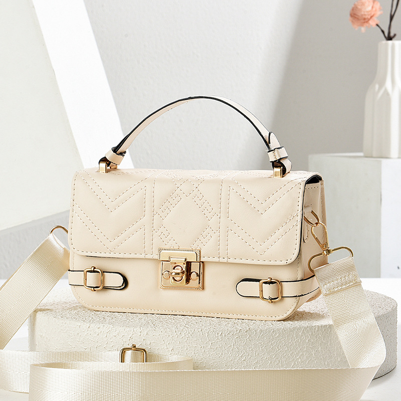 Korean style diamond-shaped chain bag 2025 Autumn new style elegant ladies' single-shoulder bag, stylish and simple crossbody bag