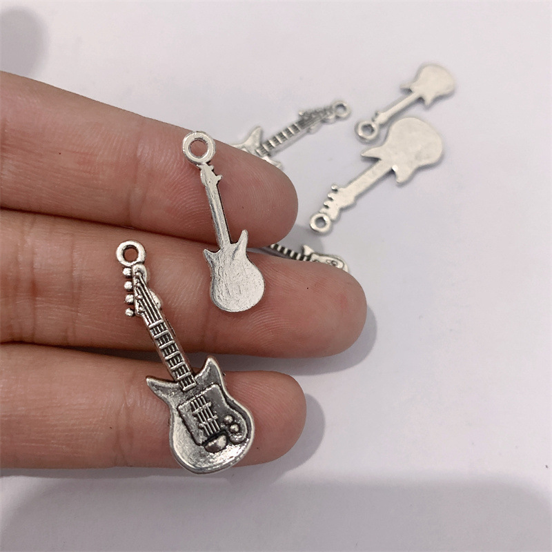 DIY zinc alloy jewelry accessories, retro guitar accessories, sweater chains, keychains, pendants, handcrafted jewelry pendants Application Scenario