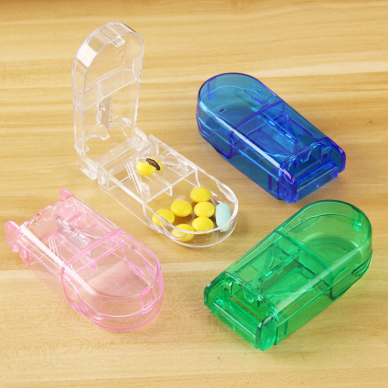 Transparent medicine cutting box, medicine cutting tool, medicine divider, medicine breaking tool, divider, elderly medicine divider, medicine cutting and packaging box full figure