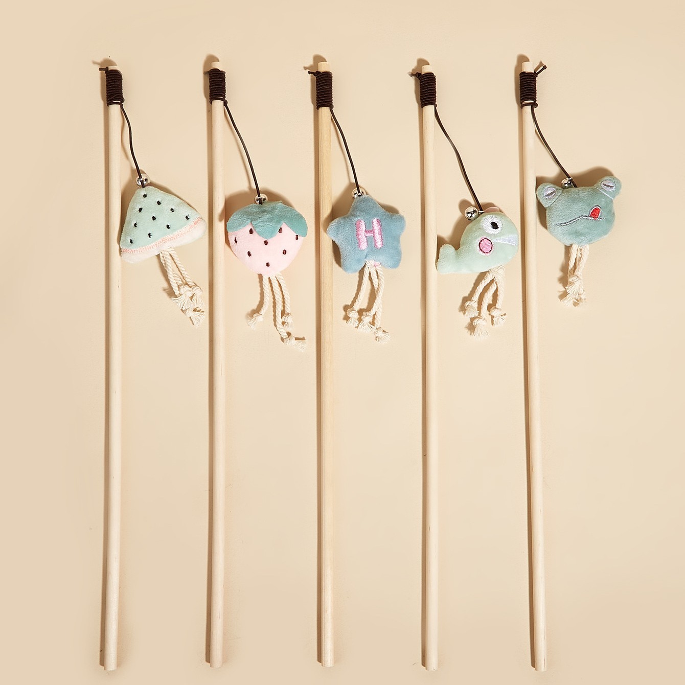 Cross-border manufacturer's new wooden cat toy stick, light-colored plush doll, elastic rope with bell, cat self-entertainment toy