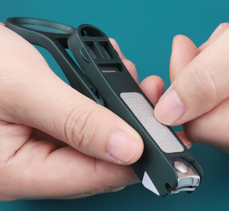 Multi-functional creative magnifying glass anti-splash nail clippers for the elderly Specification image