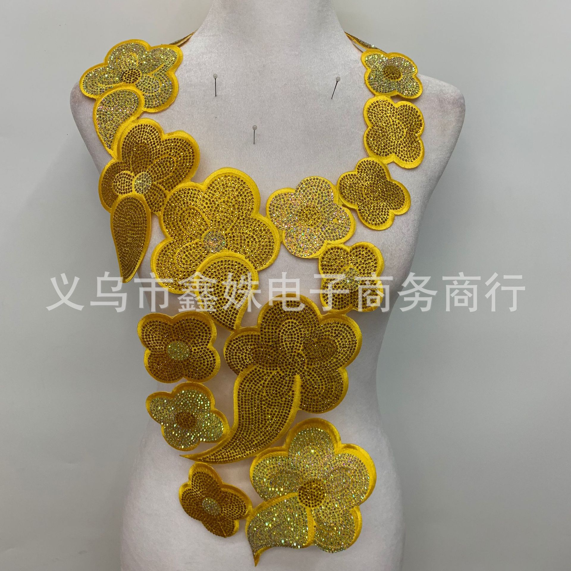 Multi-color adhesive full diamond collar flowers, multi-color large embroidered fabric stickers for stage costumes, opera and animation accessories Application Scenario