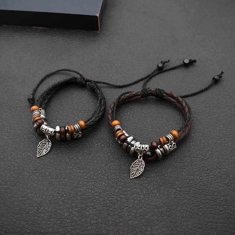 Tree leaf Bracelet Men's personalized retro multi-layer hand-woven leather bracelet Simple student couple hand accessories Application Scenario