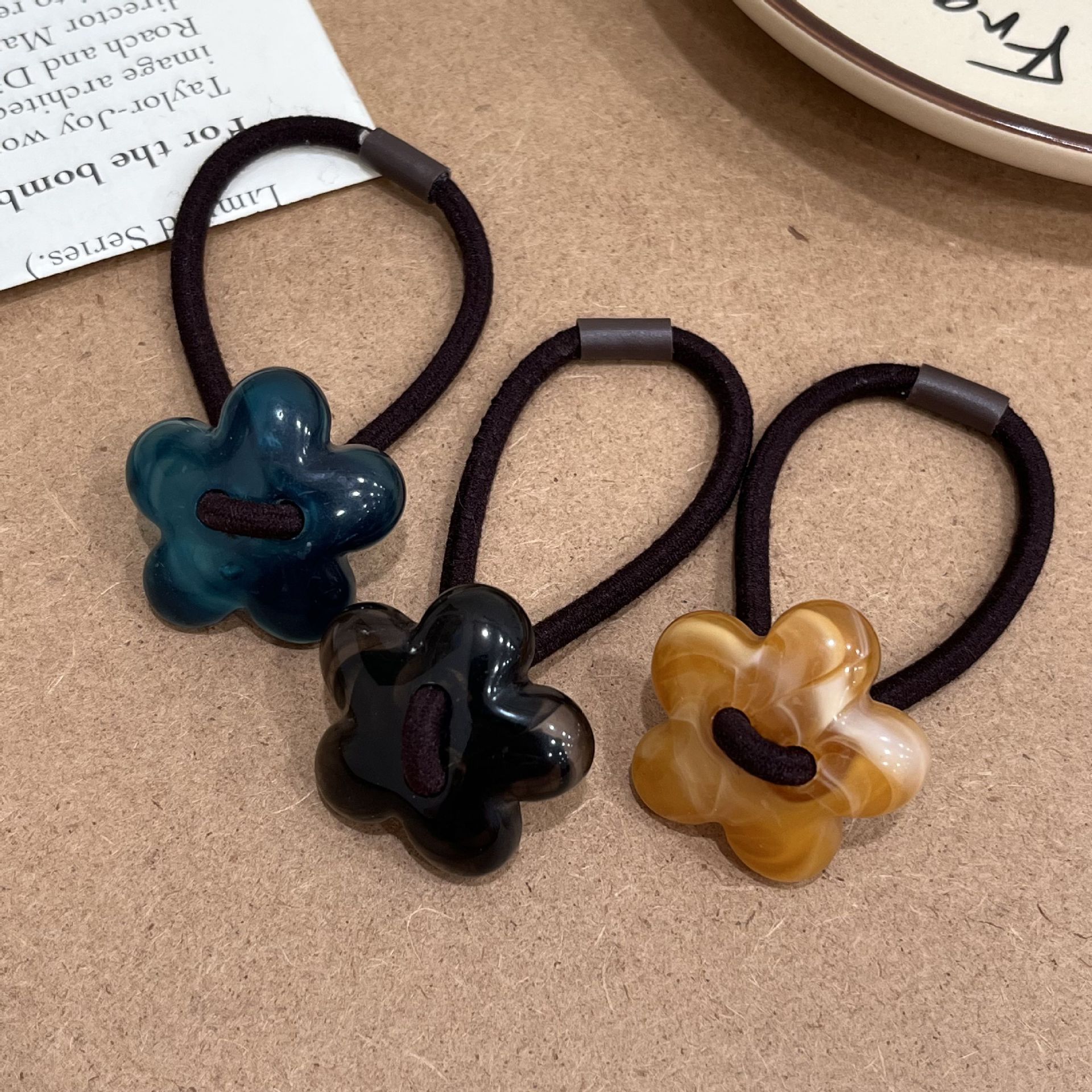 Wholesale of new flower-shaped hair tie hair bands, Korean-style fresh and cute girl hair ties, high school elastic hair ties and hair accessories Specification image