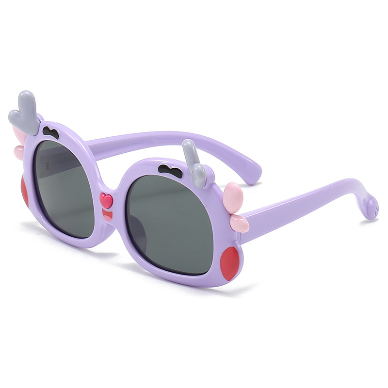 New Children's Sunglasses Cute Cartoon Dragon Juvenile Polarizer Student Sunglasses Sunshade Mirror 8184 Application Scenario