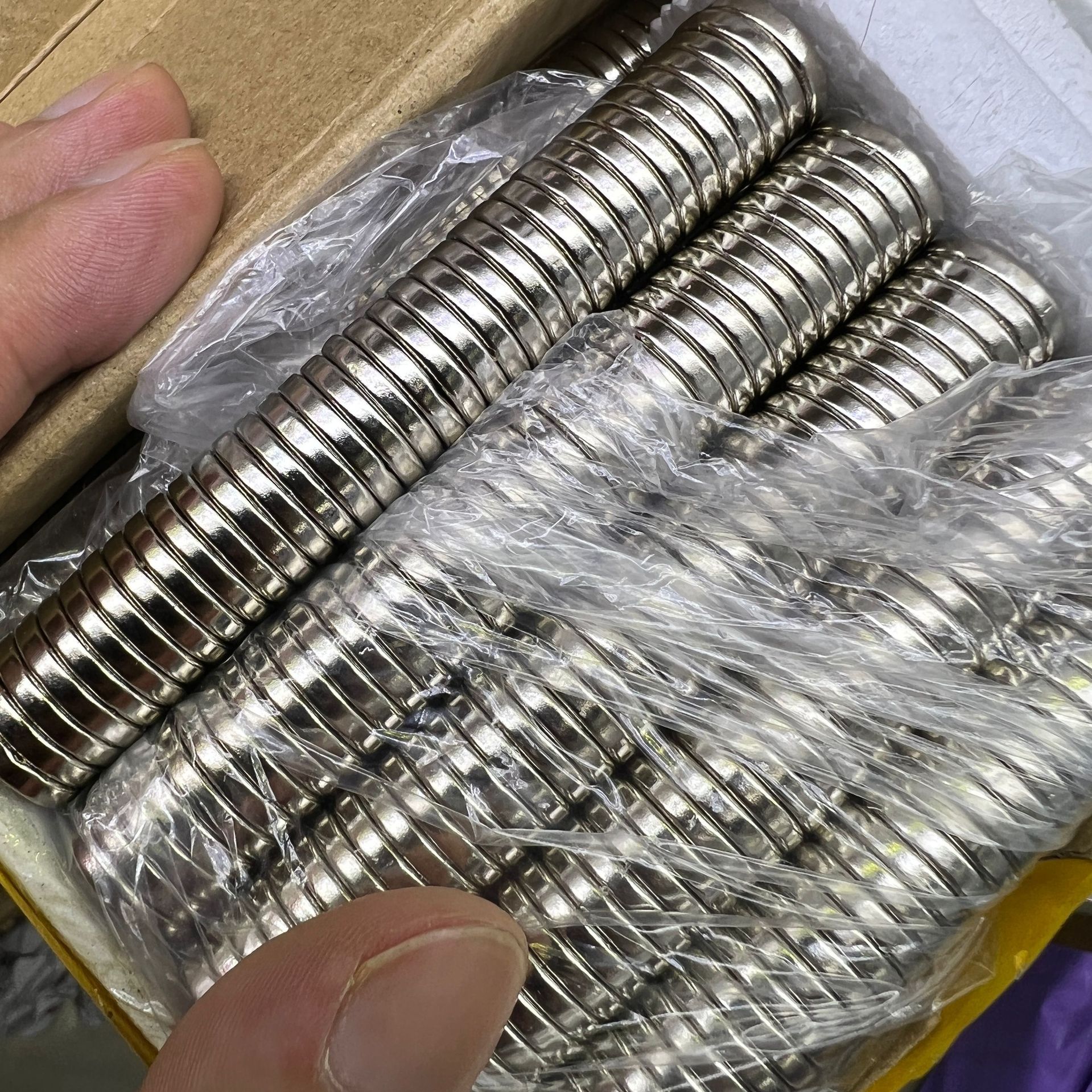 圆形镀镍磁铁/圆形15*2/玩具磁铁产品图