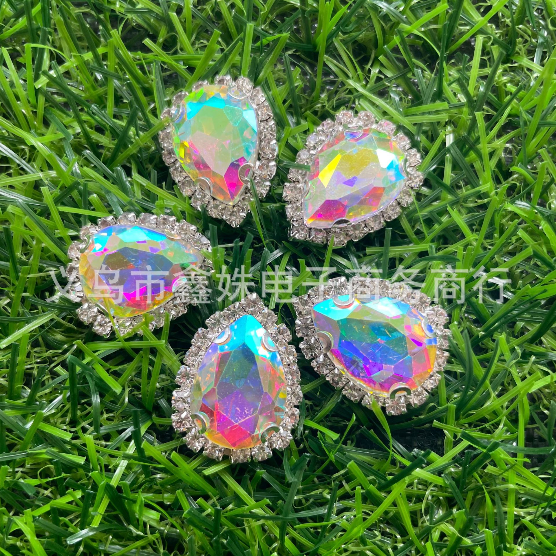 diy clothing, wedding dress, handcrafted materials and accessories with water-drop glass claw drill holes, hand-sewn claw chain and crystal clasp