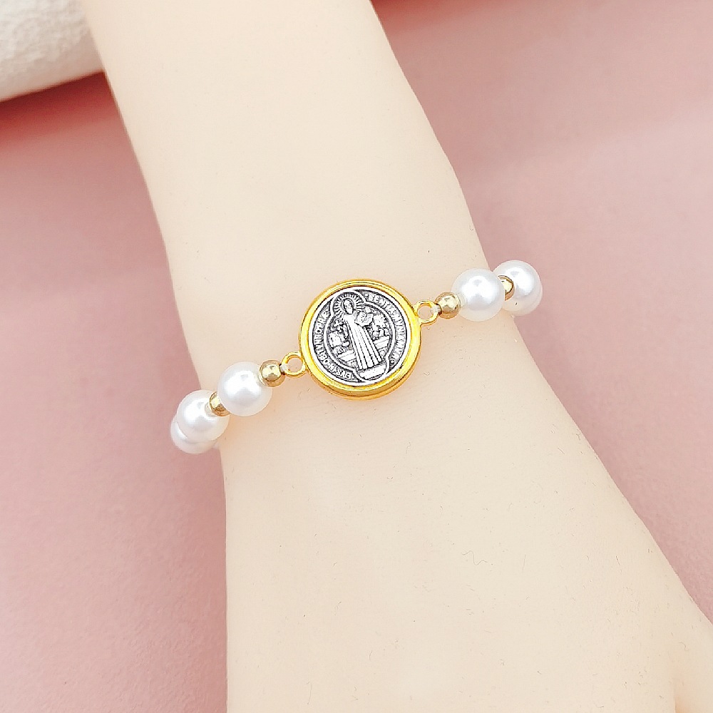 European And American Foreign Trade Cross-Border Amazon Temu Hot New Saint Benedict Exorcism Pendant Bracelet Imitation Pearl Lady Bracelet Couple Gift Manufacturers Wholesale Application Scenario