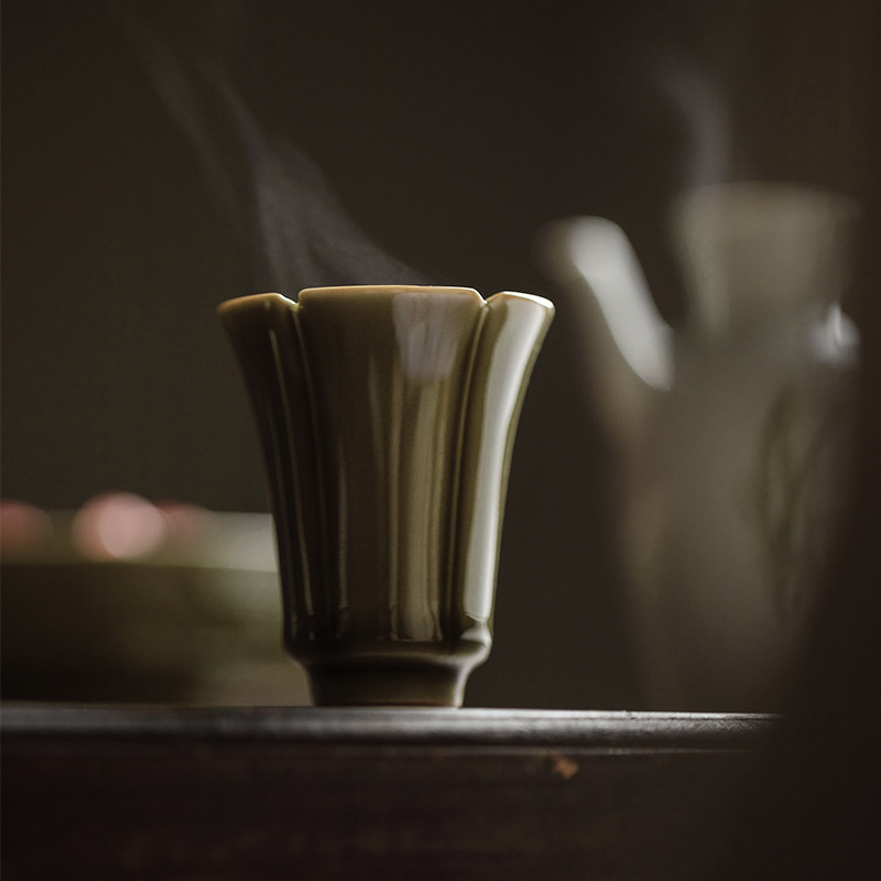 Beam Carving Yue Kiln Longquan Plum Celadon Pleasant Heart Flower Mouth Gather Fragrance Cup Smell Cup Kung Fu Tea Tea Cup Taste Sample Tea Cup Specification drawing