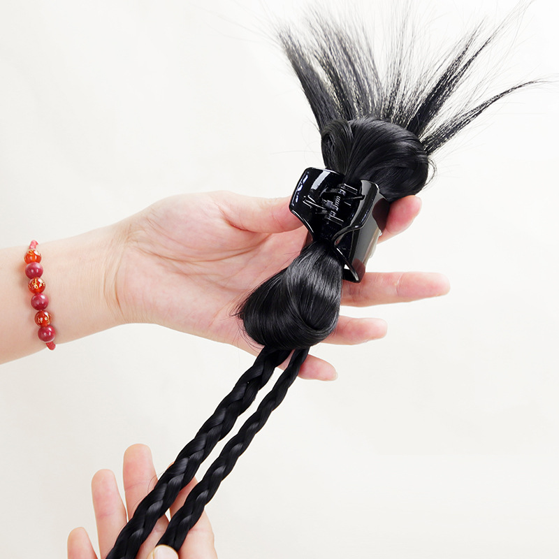 A sweet and cool girl with a false braid, a bow, chicken feathers, a grab, a shuttlecock head, a boxing braid, a double ponytail, and a false braid, Kanika Lun details Picture