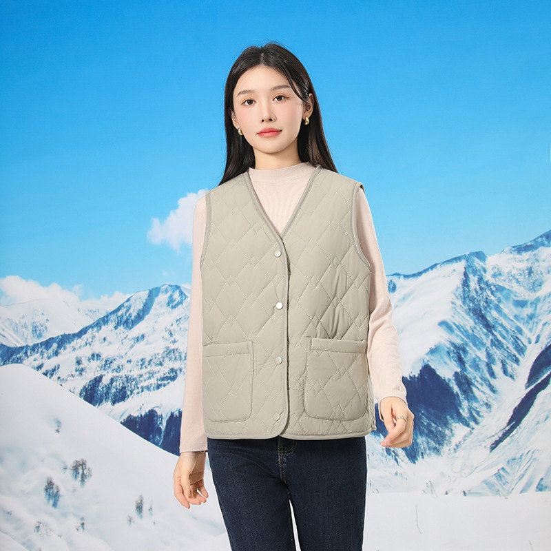 For autumn and winter, you can wear high-end close-fitting inner jackets for warmth. For outerwear, there are new couple woolen vests and thickened waistcoats for women Specification image
