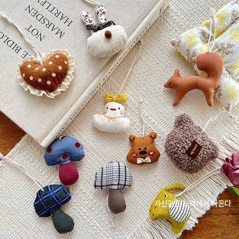 New children's cartoon 3D fabric bear bag pendant, hand-knitted cute girl all-purpose lanyard accessory details Picture