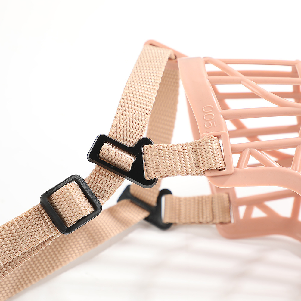 Dog anti-biting mouth covers, pet supplies, anti-barking, anti-random biting, anti-picking mouth covers, large, medium and small dog pet masks in stock Application Scenario