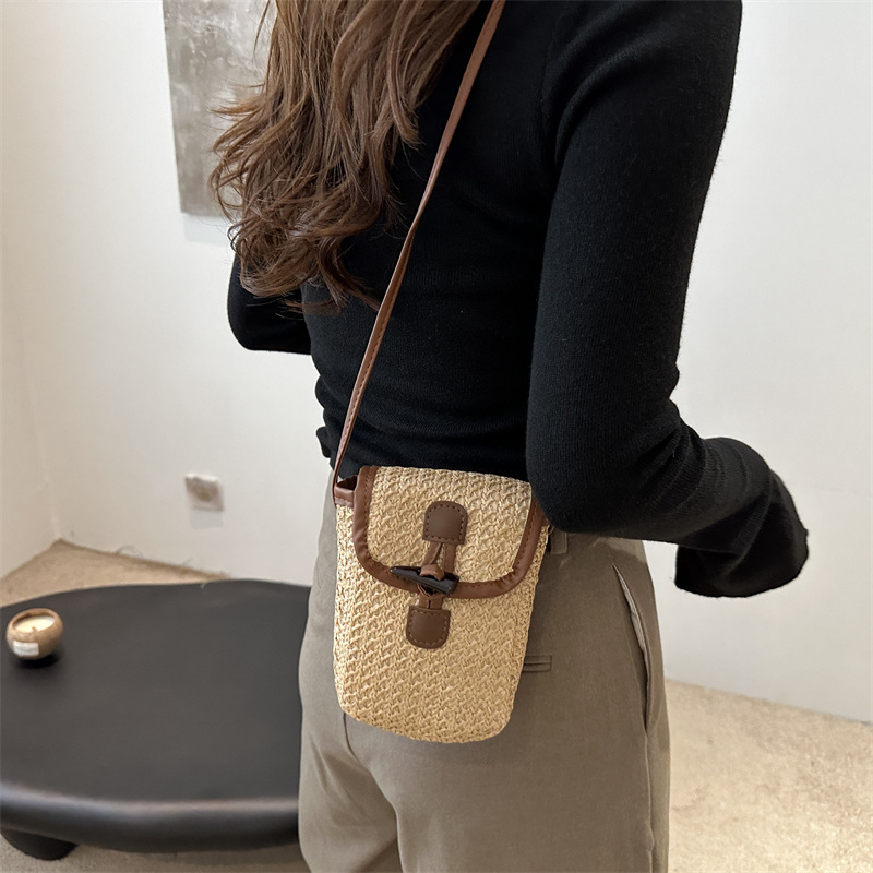 Contrasting color beach vacation straw woven bag for women, 2024 new summer crossbody small bag, popular hand-woven mobile phone bag details Picture