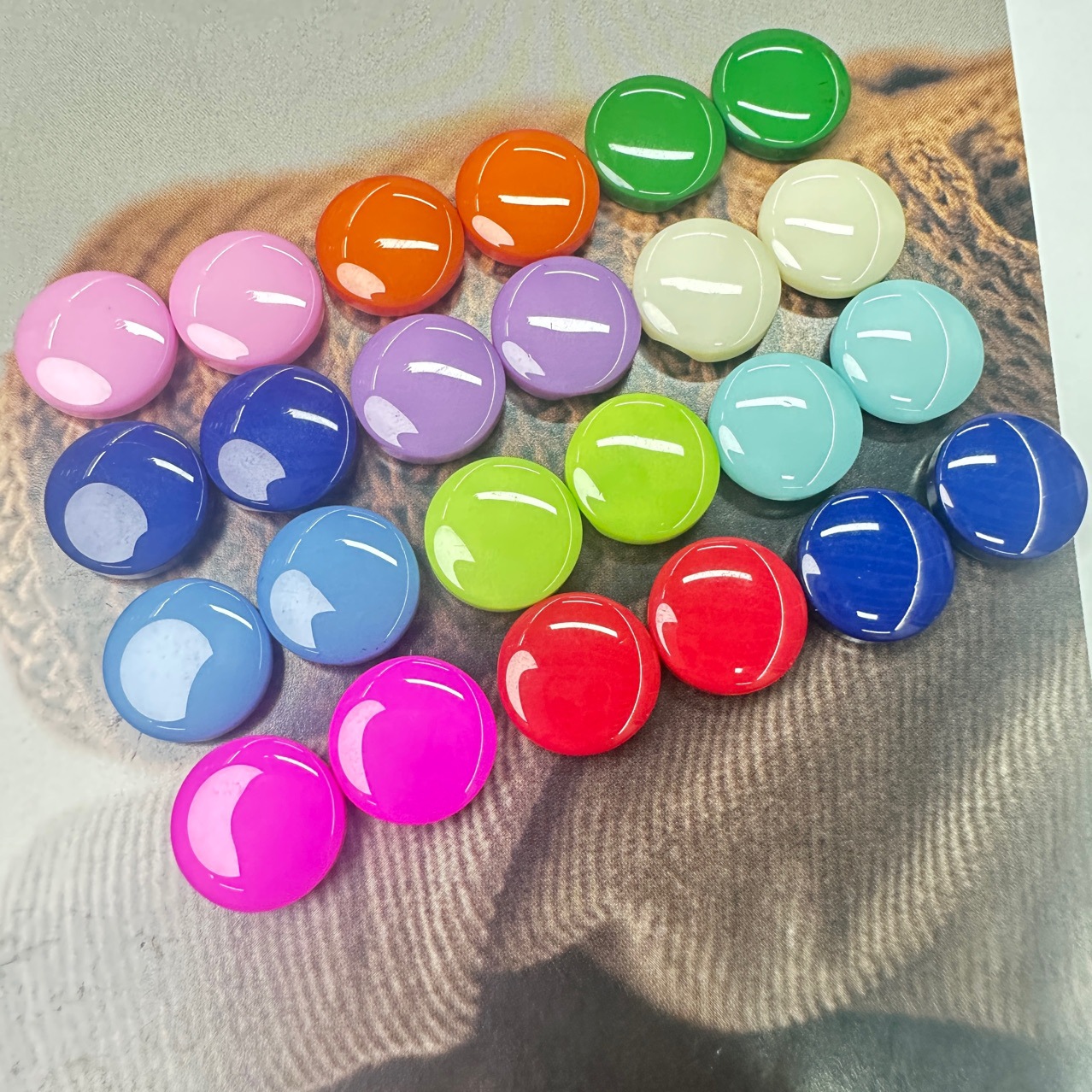 Dark Eye supplies glass beads, glass balls, children's toys, home decorations, flat beads, and colored glass balls details Picture