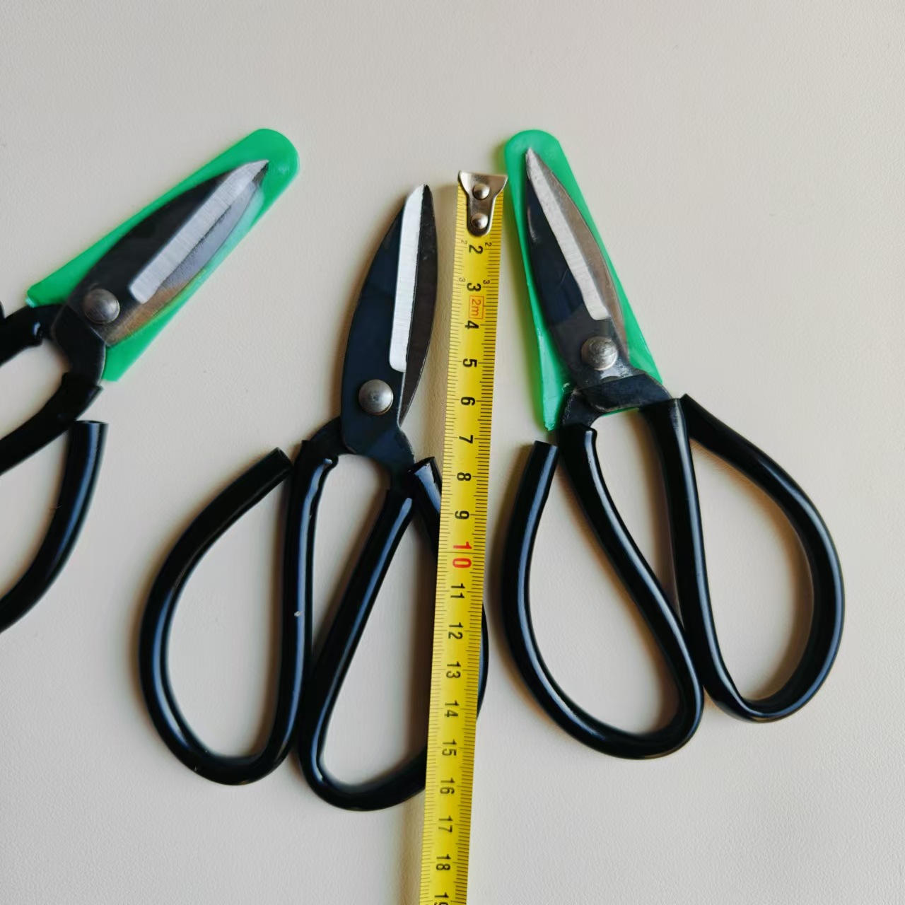 【 Zone 2-8 】 No. 3 Big Head Scissors 100 yuan per box 400 yuan per piece. No. 3 Big Head scissors, domestic fish head scissors, black leather No. 3 Big Head scissors, household black scissors, 2 yuan wholesale supply Item Picture
